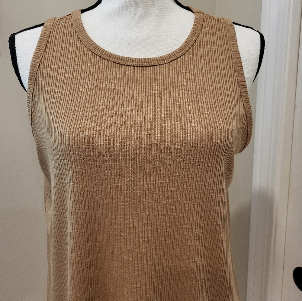 Old Navy Ribbed Tank Top - Picture 4 of 5